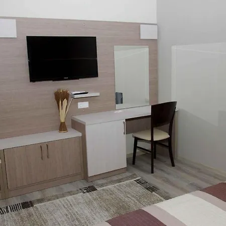 Stariya Oreh Pool & Garden