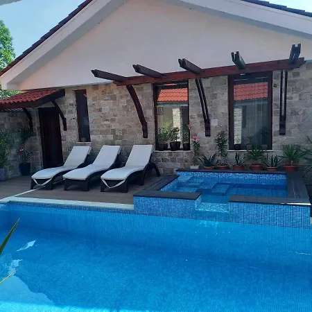 Stariya Oreh Pool & Garden Gasthof