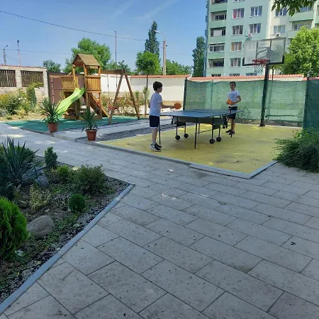 Stariya Oreh Pool & Garden
