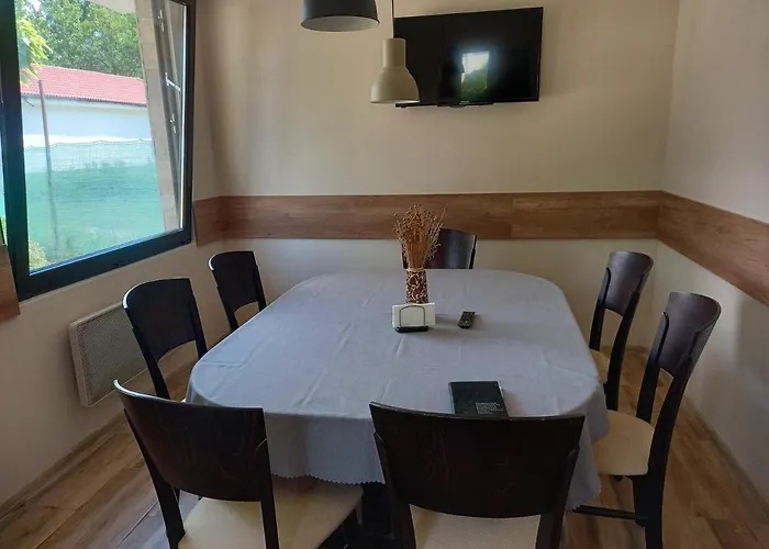 Konukevi Stariya Oreh Pool&garden 3*